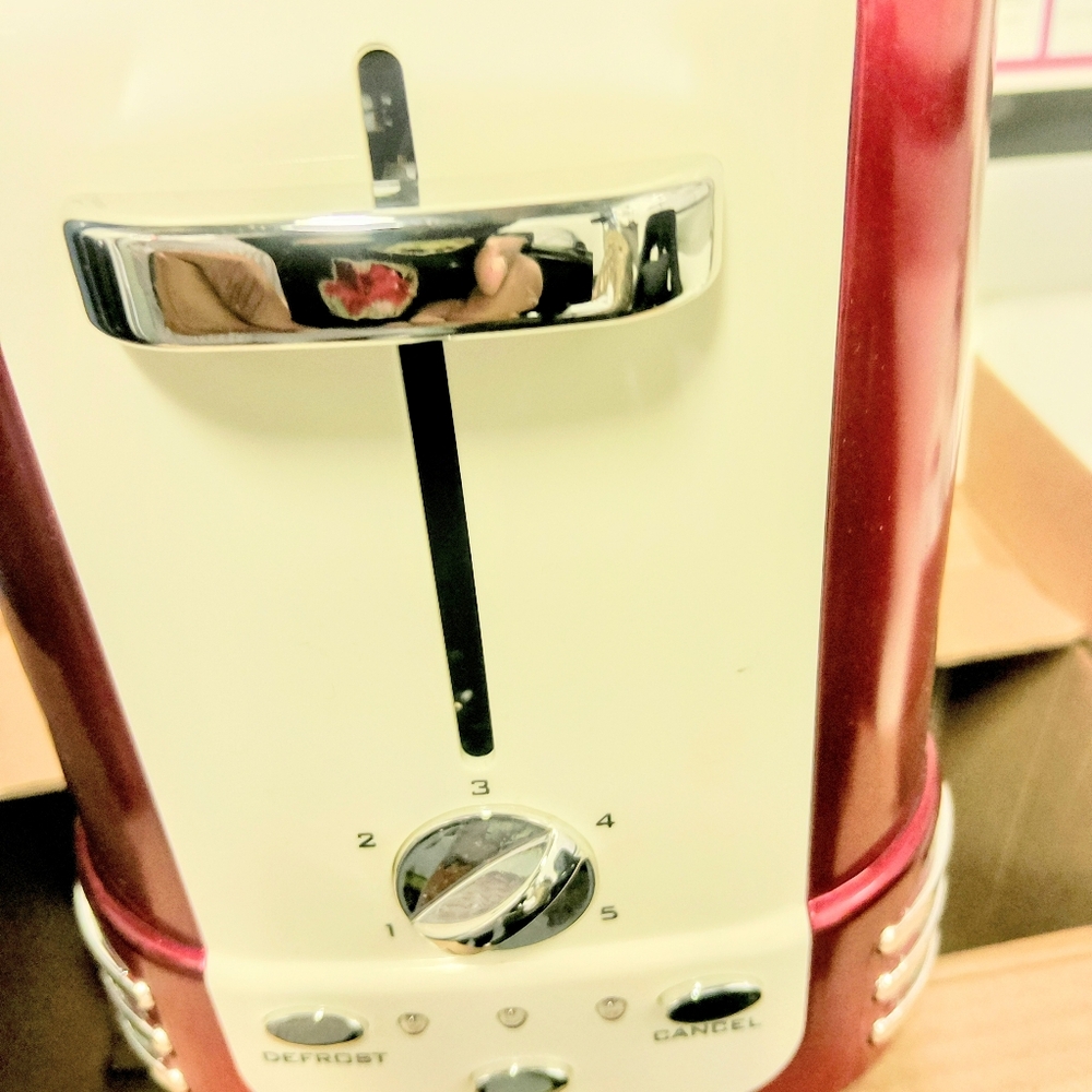 Retro 2 Slice Toaster - Picture 2 of 6